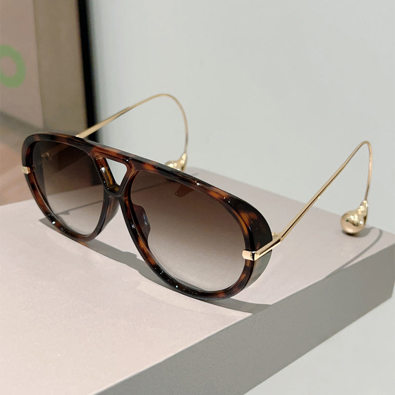 IMPERIA AVIATOR™ Lo sguardo che cattura l'attenzione prima ancora delle parole.